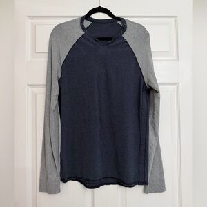 Lululemon men’s Bodhi Long Sleeve | Estimated size Medium